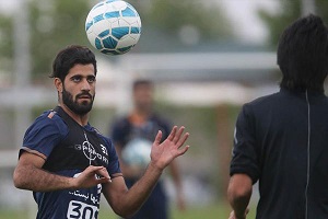 مدافع استقلال دو جلسه محروم شد