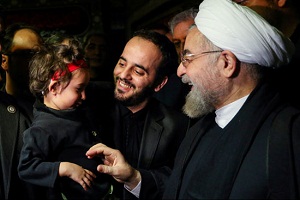 روحانی در جمع عزاداران کوچک + تصاویر